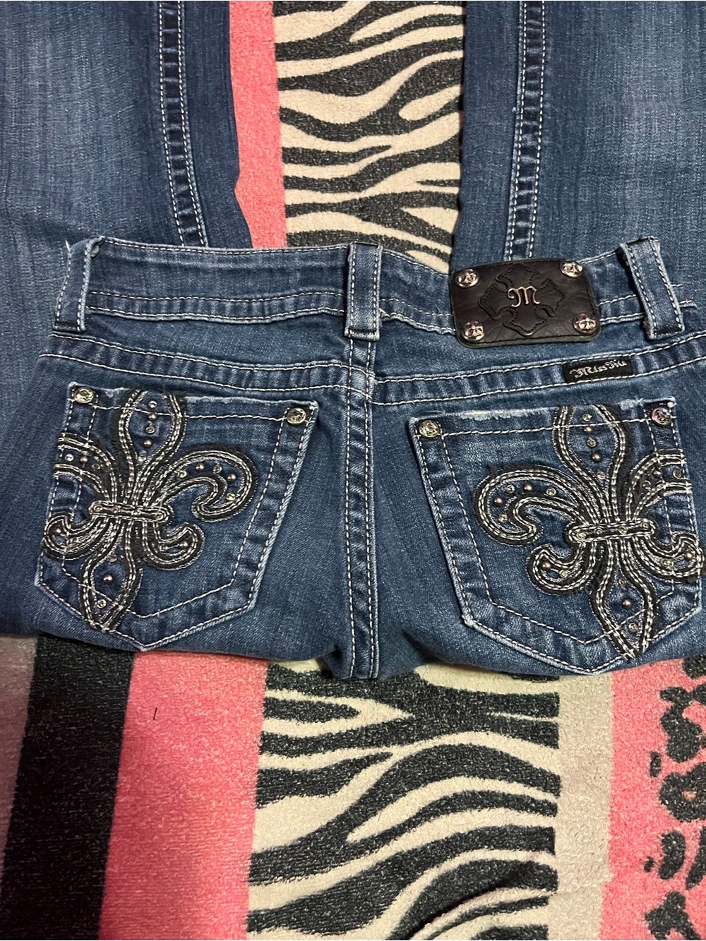 Miss Me jeans fleur-de-lis embroidery bootcut low rise jeans - Picture 3 of 8